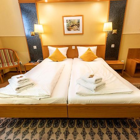 Parkhotel Neustadt Garni Экстерьер фото